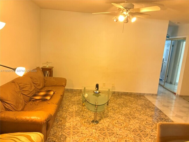 Building Photo - 141 NE 10th Ave