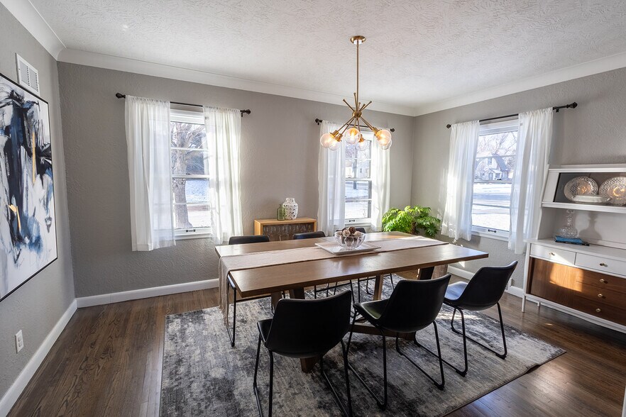 Building Photo - 1621 W 22nd St