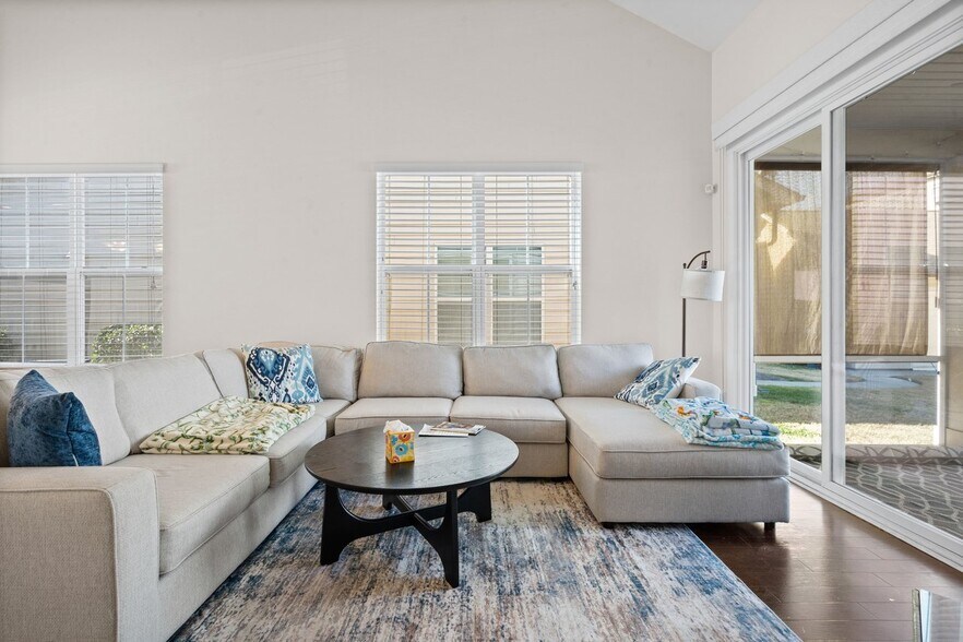 Building Photo - 1616 Pat Garrett St