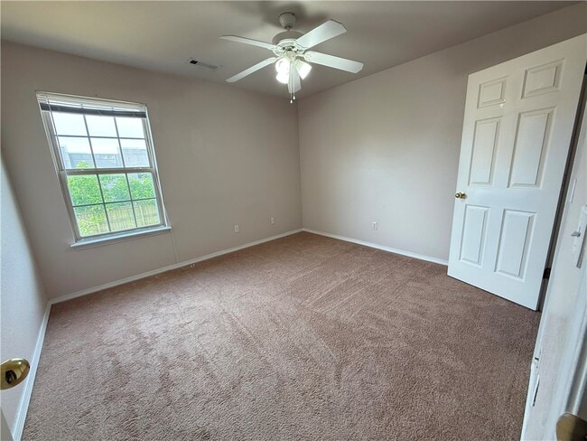Building Photo - 3509 SW Deerfield Blvd