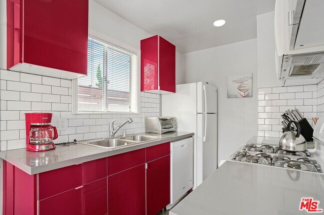 Building Photo - 709 Ocean Park Blvd