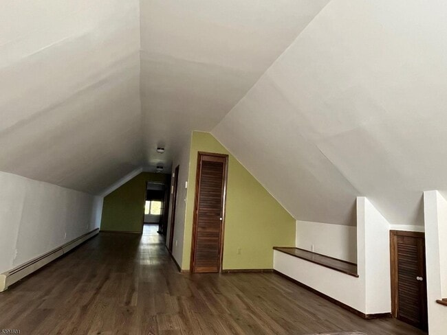 Building Photo - 469 Crooks Ave