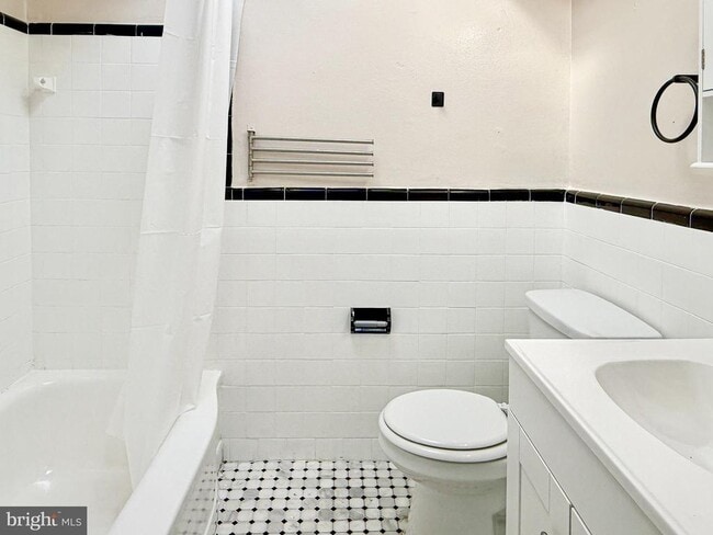 Building Photo - 116 W Berkley Ave