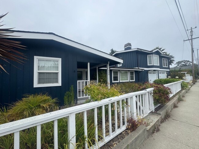 Building Photo - Beautiful 3 bedroom West Side Home! Close ...