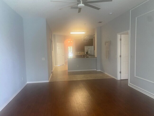 Building Photo - 5 BEDROOM HOUSE WITH PRIVATE POOL AND LAKE...