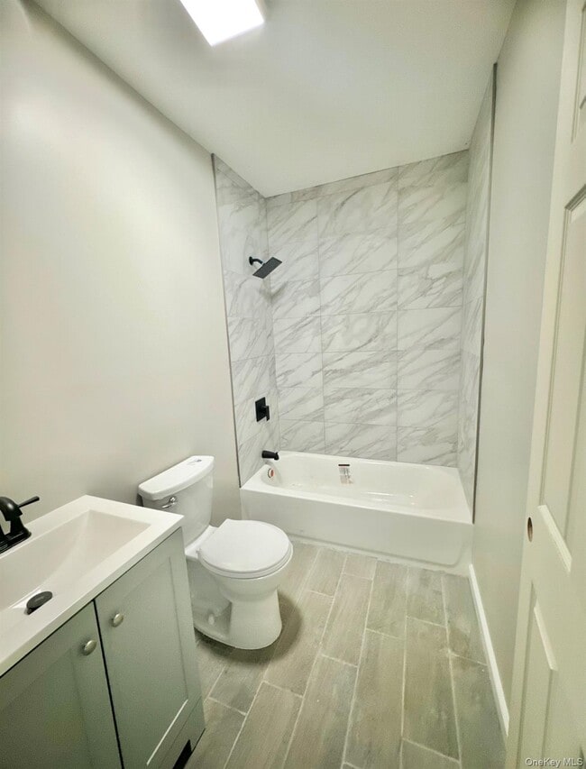 Building Photo - 199 Chambers St