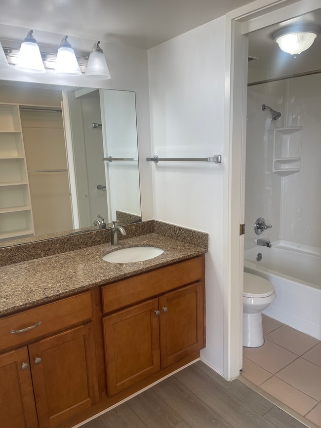 Building Photo - Two bedroom condo with stunning views of D...