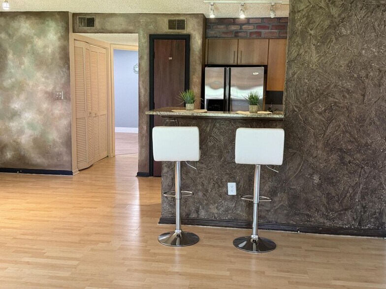 Building Photo - 1101 Crystal Way