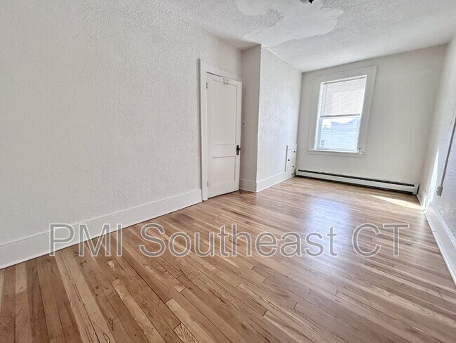 Building Photo - 92 Truman St