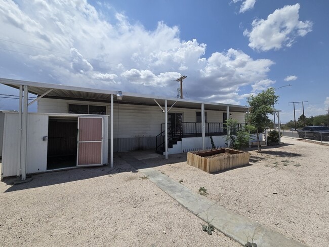 Building Photo - 220 Hopi Ln