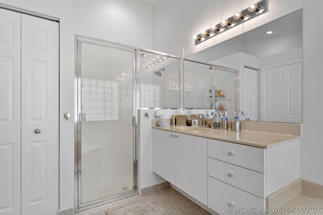 Building Photo - 6887 Viale Elizabeth