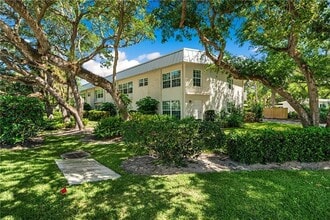 Building Photo - 900 Jasmine Ln