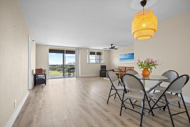 Building Photo - 3100 W Rolling Hills Cir