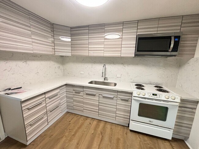 Building Photo - Newly Updated Gorgeous 3 Bed, 1.5 Bath Single Family House in Pearl City Available Now!