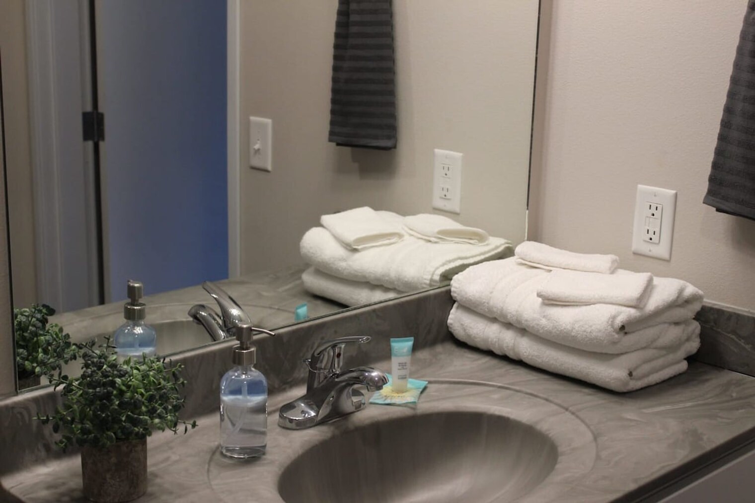 Building Photo - 4415 Lincoln Way