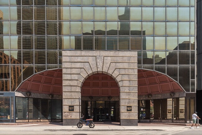 Building Photo - 10 E Ontario St