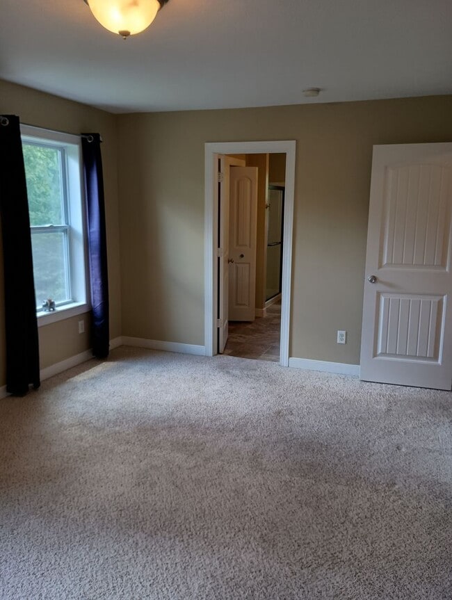 Building Photo - 2211 Colbert Dr