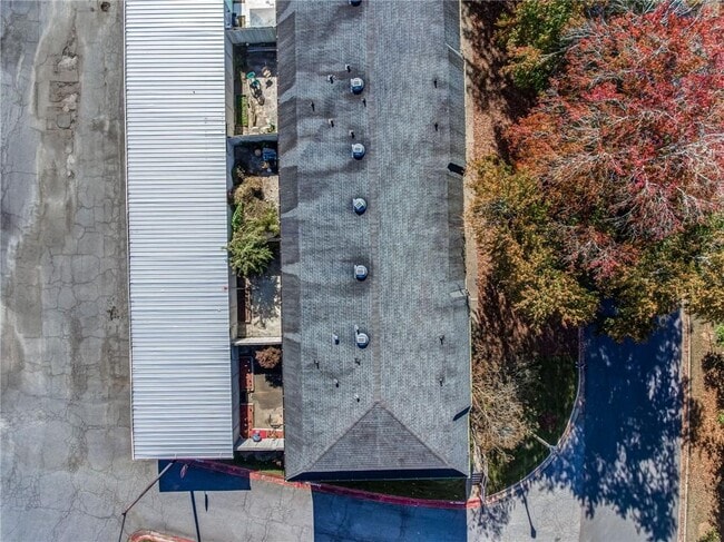 Building Photo - 280 Winding River Dr