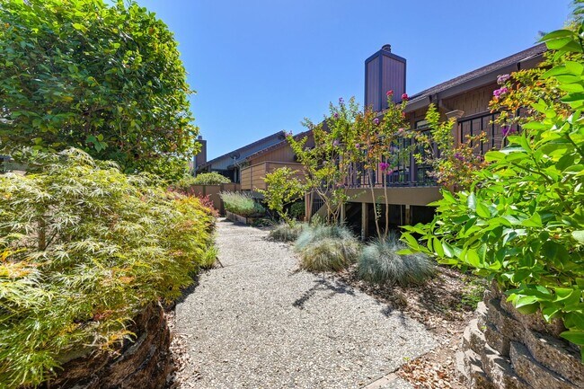 Building Photo - South Auburn Gem! Stylish 2BR Townhome in Quiet, Neighborhood