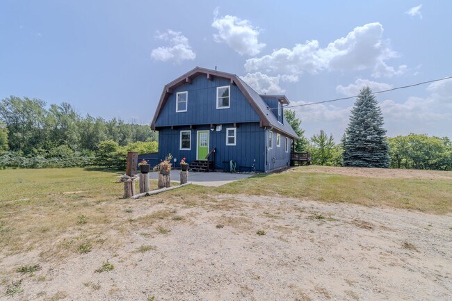 Building Photo - 7825 S Lake Leelanau Dr