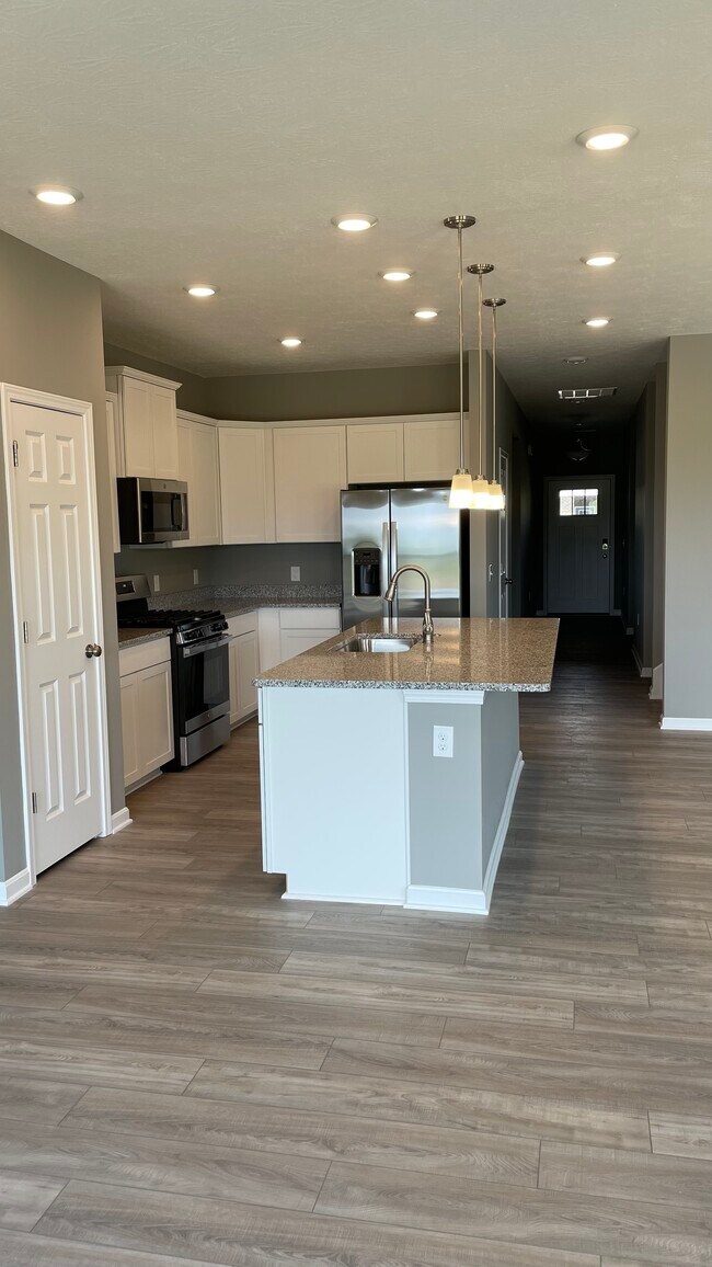 Building Photo - 5011 S Castle Ct