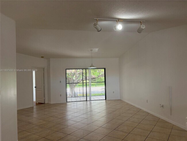 Building Photo - 9620 SW 138th Ave