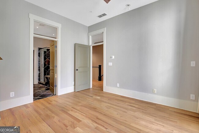 Building Photo - 10659 Serenbe Ln