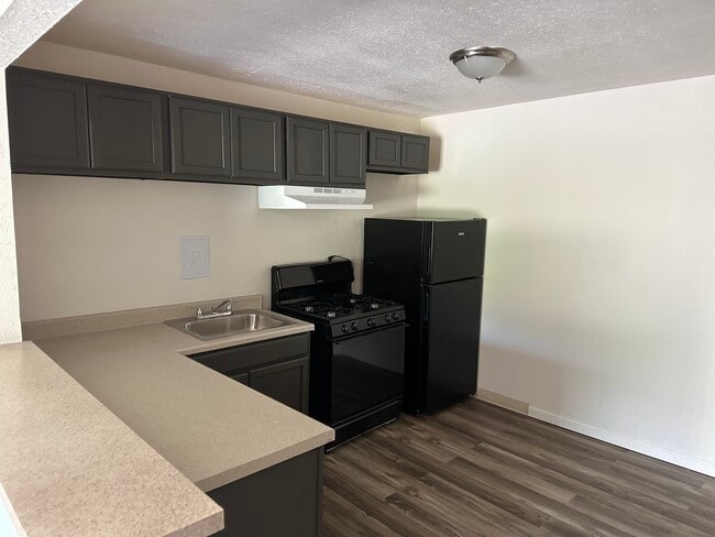 Building Photo - Rivertrail Apartments