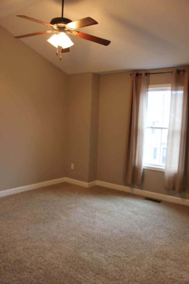 Building Photo - Cedar Point Townhouse for Rent!