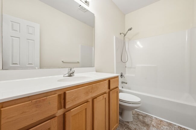 Building Photo - 3 Bed 2 Bath Chatham Forest Home - Available Now!