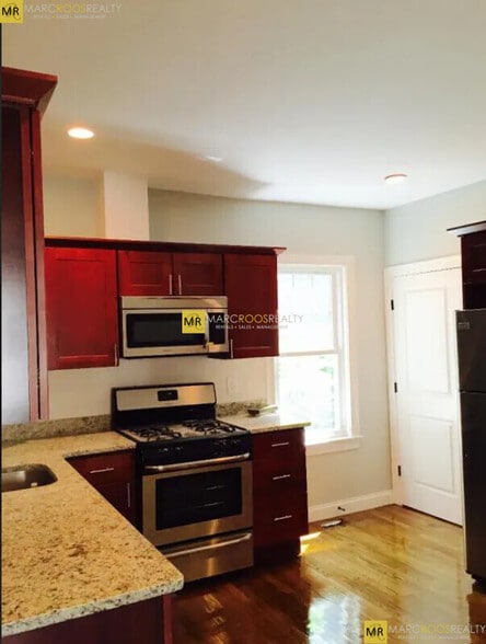 Building Photo - 49 Beech Glen St