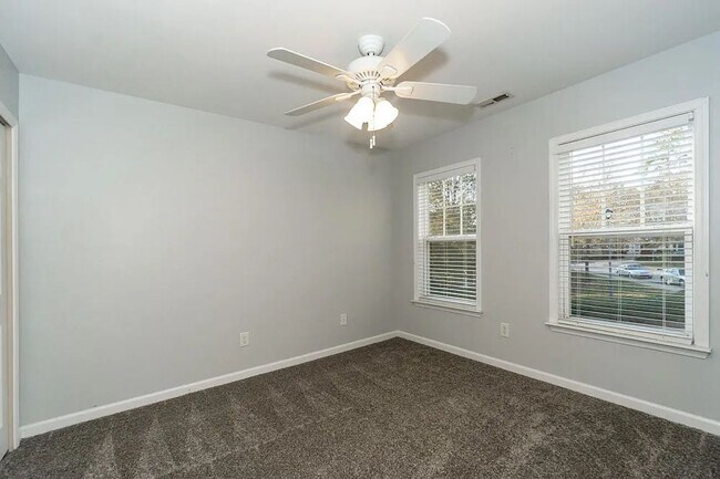 Building Photo - 546 Elm Ave