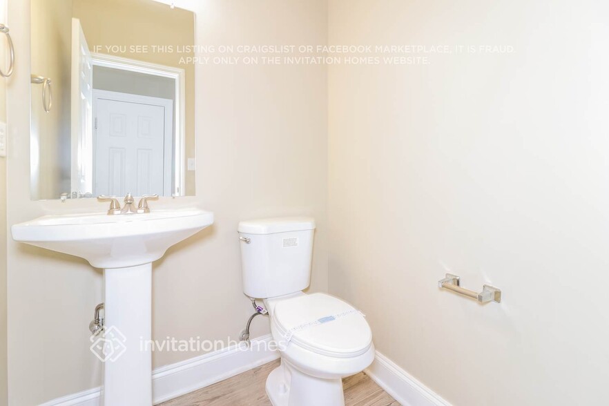 Building Photo - 808 Scenic Park Ct