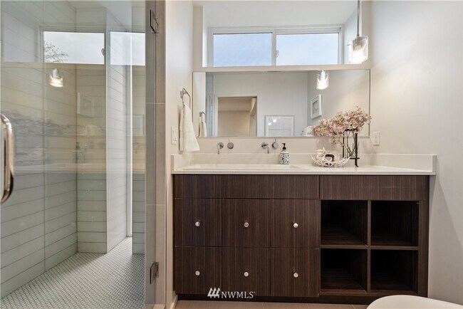 Building Photo - 2321 Boylston Ave E