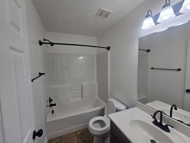 Building Photo - 1377 Mutual Dr