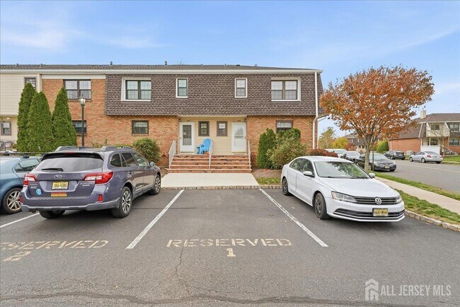 Building Photo - 2606 Trafalgar Square