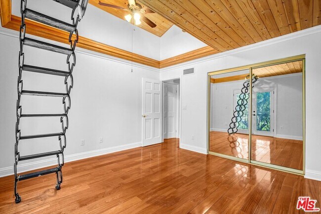 Building Photo - 1515 Outlook Cir