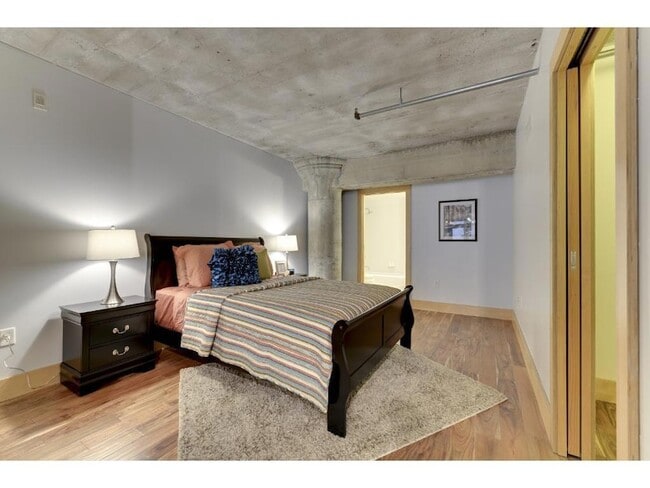 Building Photo - 525 N 3rd St