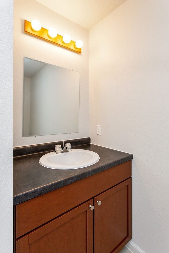 Building Photo - 3 Bedroom, Single-story Townhomes for rent...