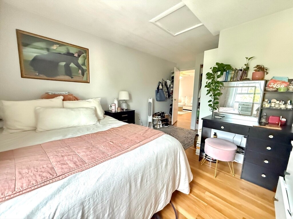 Building Photo - 373 K St