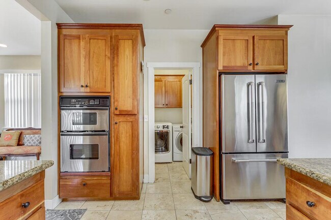 Building Photo - 158 Sierra Pl