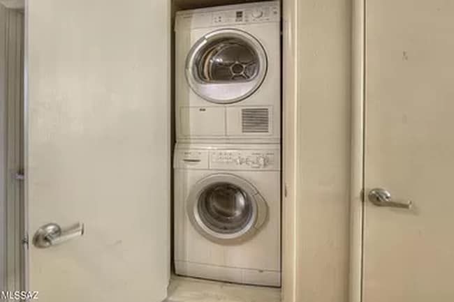 Building Photo - Cherry55-206