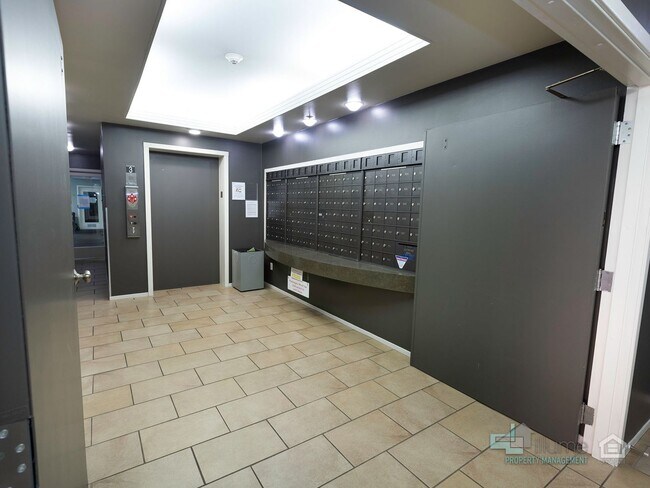 Building Photo - University Park 2 Bd/1 Bth With Fitness Ce...