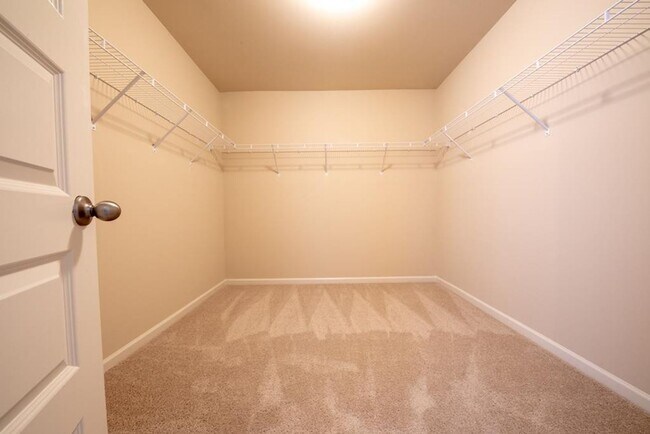 Building Photo - 5036 Vine Ln