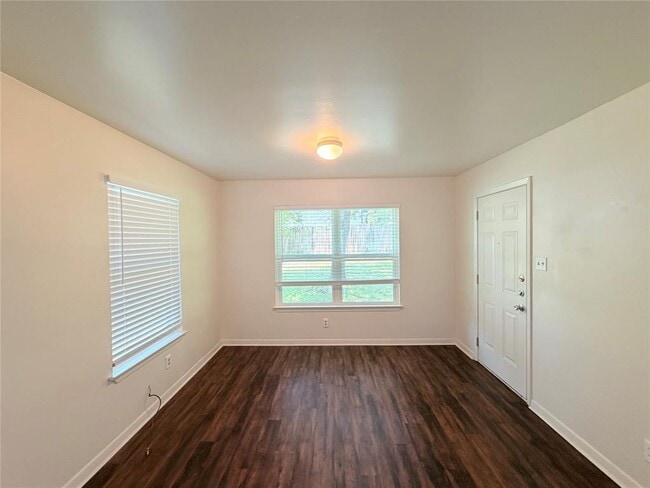 Building Photo - 8701 Parkfield Dr