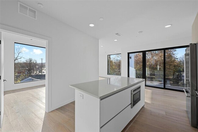 Building Photo - 2209 S 1st St