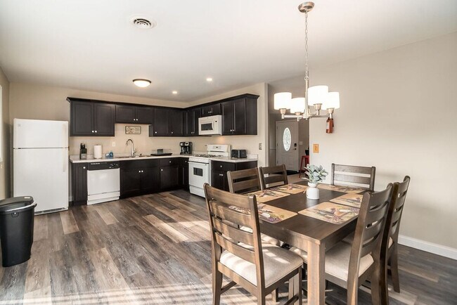 Building Photo - 15133 Huntington Ct