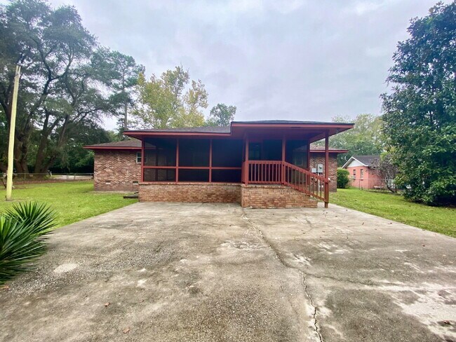 Building Photo - Single-family home on Hilton Head Island with NO HOA!