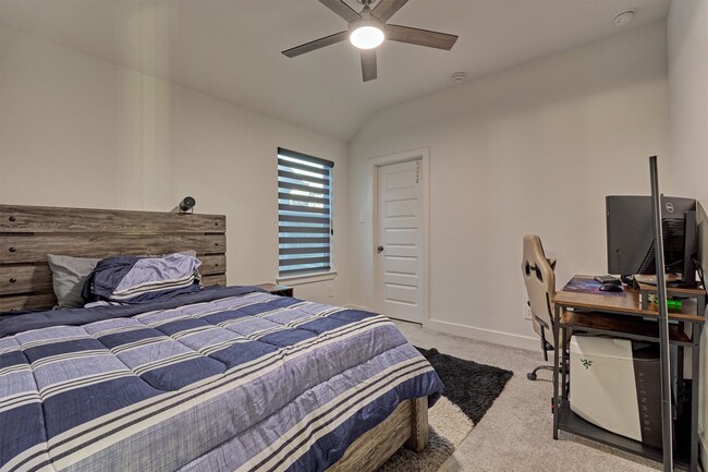 Building Photo - 407 Tulip Tree Ct