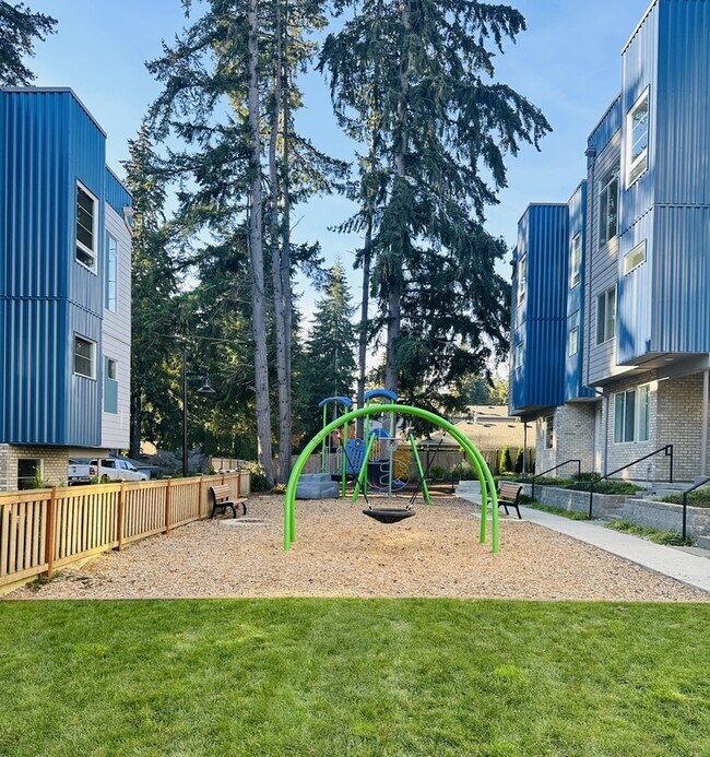 Building Photo - 7629 NE 122nd Ct